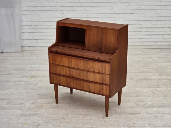 Image 1 of Deense commode uit de jaren 70 met een inklapbare spiegel, gemaakt van teakhout.