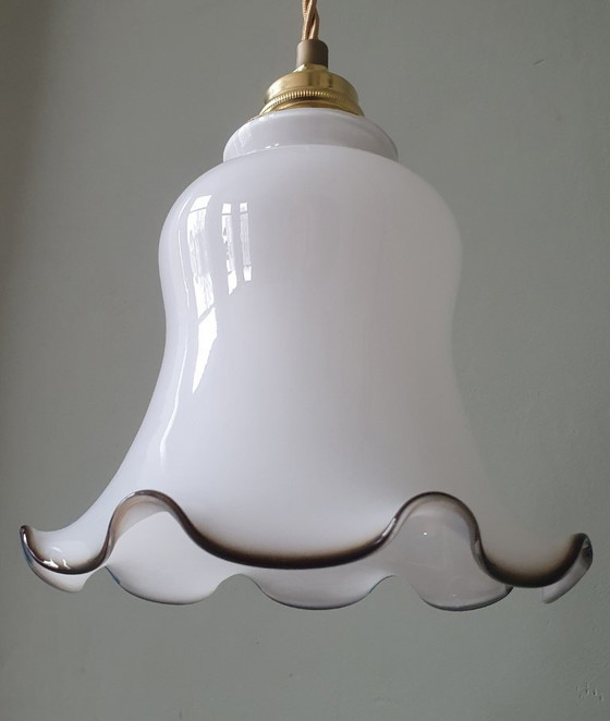 Image 1 of Lampada a sospensione floreale in vetro vintage con bordo decorativo