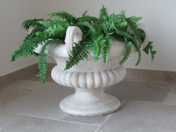 Image 1 of Paolo Marioni Classic Collection pot / table