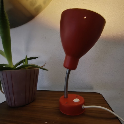Lámpara de cuello de cisne roja posmoderna vintage de IKEA – Lámpara de pared o de mesa – Diseño escandinavo de los años 90