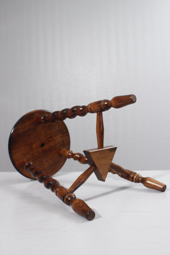 Image 1 of Brutalistischer Dreibeinhocker aus gedrechseltem Holz, Stil von Charles Dudouyt, 20. Jahrhundert