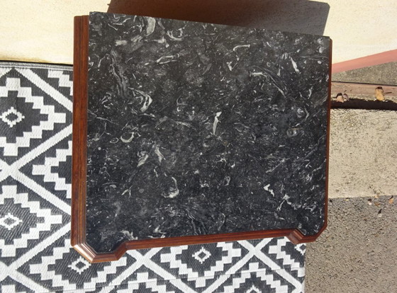 Image 1 of Mesita de noche de nogal estilo Luis Felipe con falsos cajones