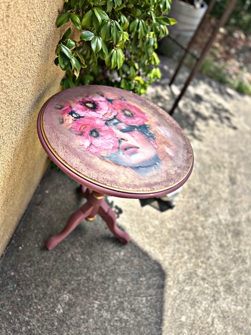 Tavolino d'artista restaurato: pezzo unico in stile bohémien chic.