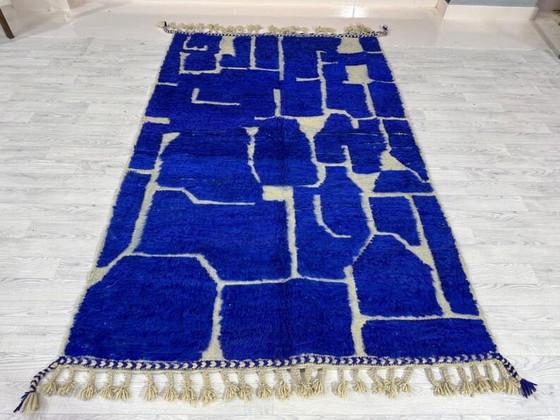 Handgemaakt Marokkaans Berberkleed uit het Atlasgebergte, blauw, 1,5/2,5 m – Alberto Bazzani (photo 3 of 7)