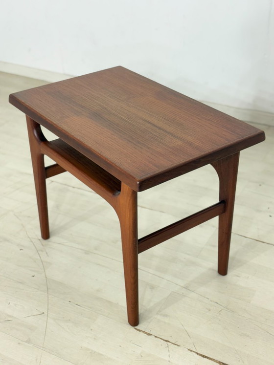Table d'appoint danoise design milieu du siècle / Table basse en teck / Table d'appoint années 1960 / Table (photo 6 of 10)