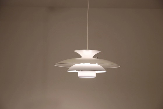 Vintage white Danish design hanging lamp – Pendant lamps, Metal (photo 4 of 5)
