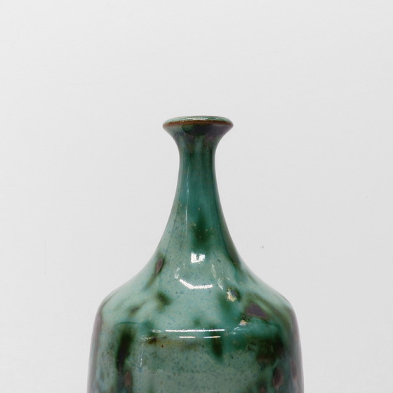 Image 1 of Vase bouteille en grès émaillé vert à reflets cuivrés dlg Ruelland 1960-1970