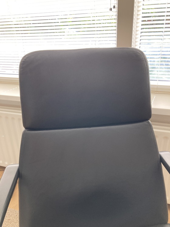 Image 1 of Artifort F154 Zwartlederen Draaifauteuil