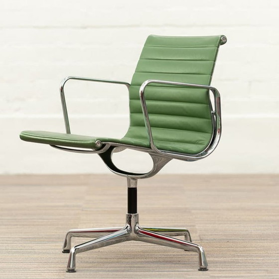 Image 1 of Vitra Ea 108 Drehstuhl