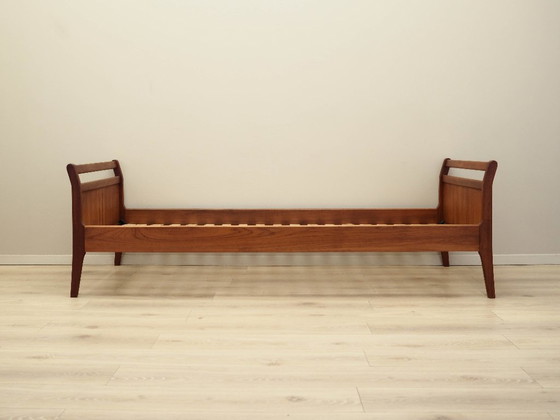 Image 1 of Lit en teck, design danois, années 1970, fabrication : Danemark