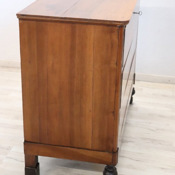 Image 1 of Commode ancienne en noyer massif, Italie, XIXe siècle