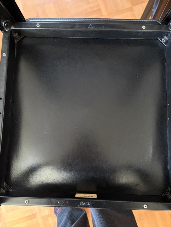 Image 1 of 6 (eventueel 8) onverwoestbare Italiaans design eetkamerstoelen, zwart tuigleer, stalen constructie. Afmetingen: hoog 82, zittin