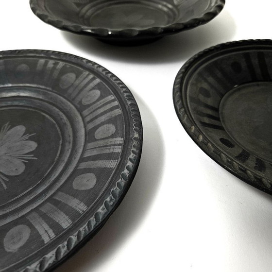 Image 1 of Piatti da parete sospesi in ceramica nera ungherese, collezione da 3 pezzi degli anni '70