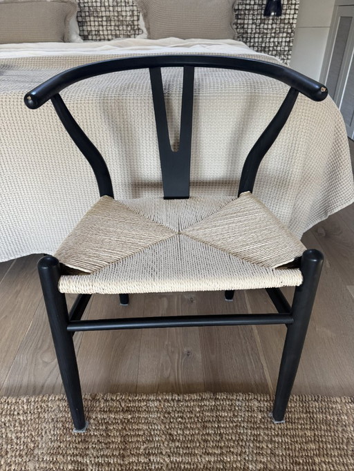 2 sillas Wishbone sin marca