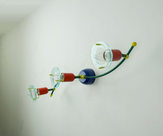 Image 1 of Lámpara de techo de 3 focos de la década de 1980, de metal y lucita, de la era Honsel Memphis.