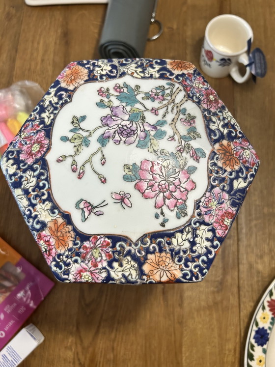 Image 1 of Beautiful set of hand-painted Chinese vase and voodoo pot/tea caddy