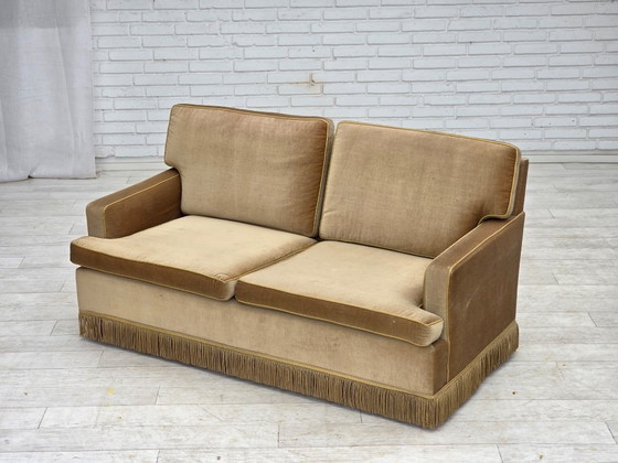 Image 1 of Deense tweezitsbank uit de jaren 70, bekleed met honinggeel meubelvelours.