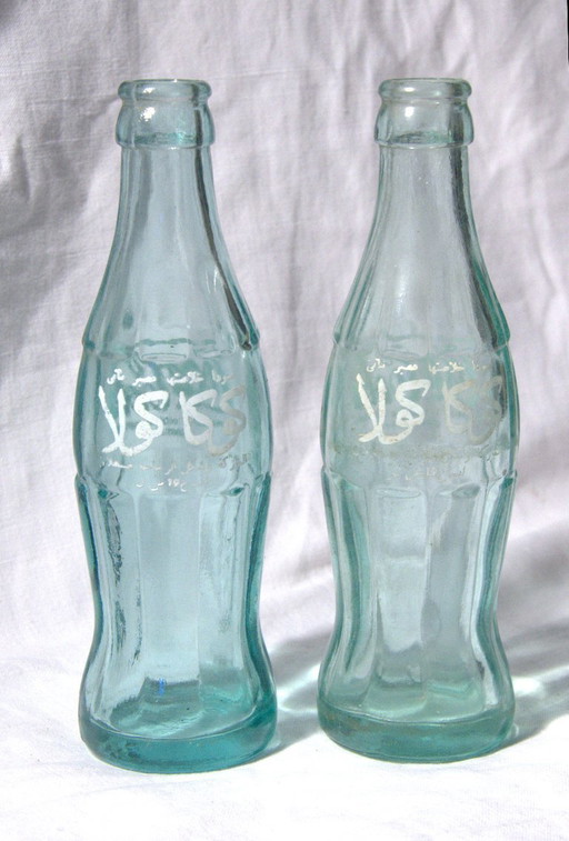Vintage Coca-Cola Bottles in Ice Blue Glass, Arabic Script, 19cl – decoratieve objecten