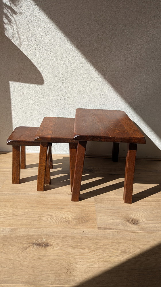 Image 1 of Set aus 3 brutalistischen Eichenholz-Beistelltischen im Mid-Century-Stil