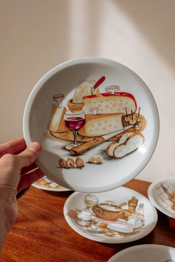 Image 1 of Set mit 5 französischen Käsetellern aus Porzellan + großer Servierplatte
