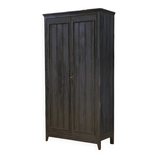 Armoire patinée des années 1950.