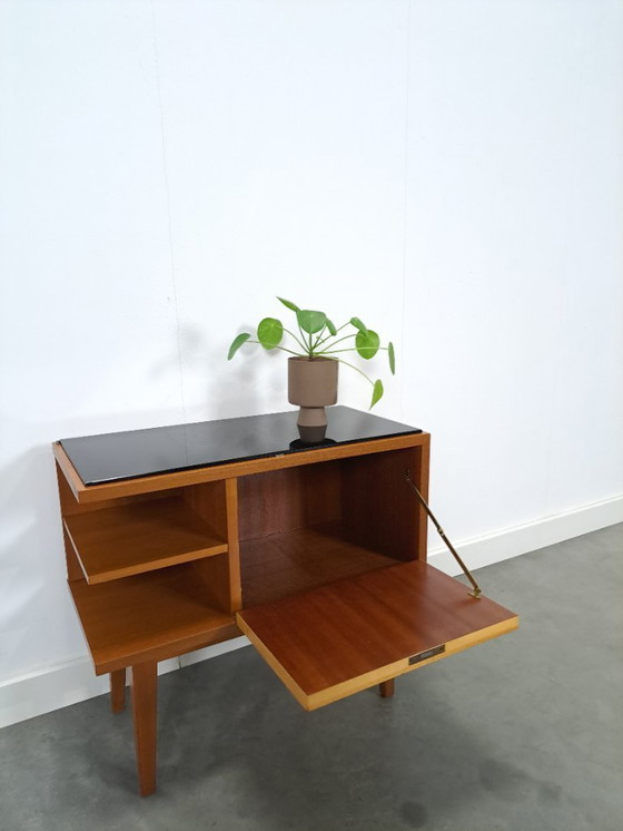 Image 1 of Mid-Century kastje J.D. Freese met klep en zwart opaline glas