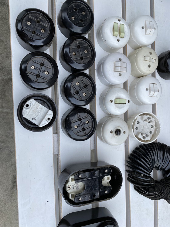 Image 1 of Lot de vieux interrupteurs en bakélite