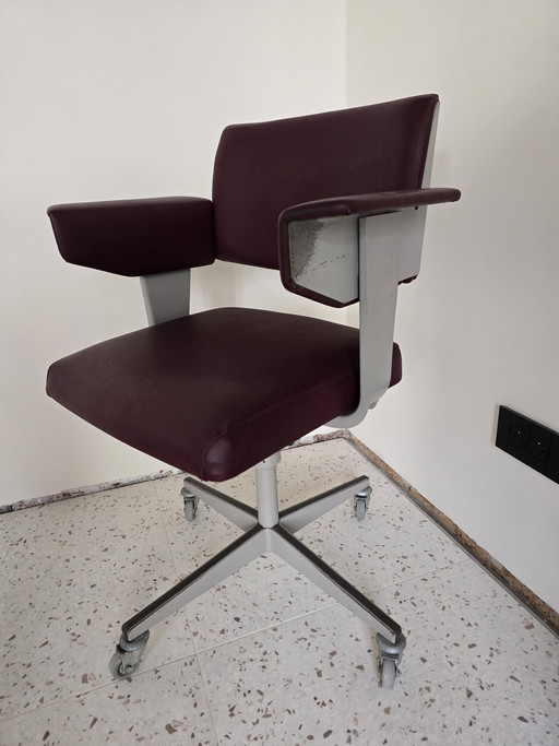 Nederlandse industriele (draai) bureaustoel door Friso Kramer, 1973