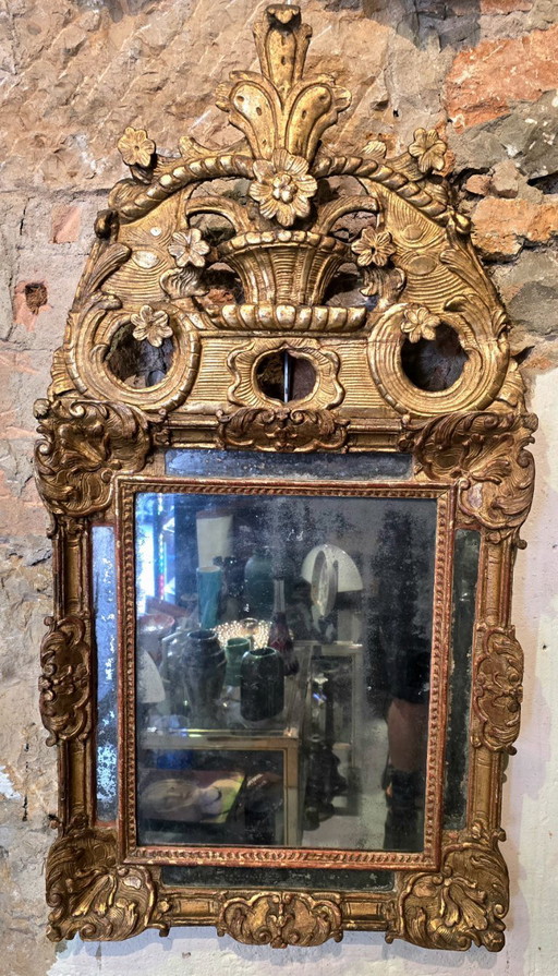 Regency period mirror with a carved and gilded wooden pediment – ​​18th century