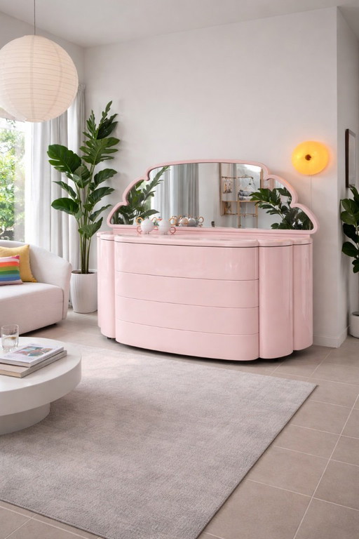 Lichtroze gelakte ladekast