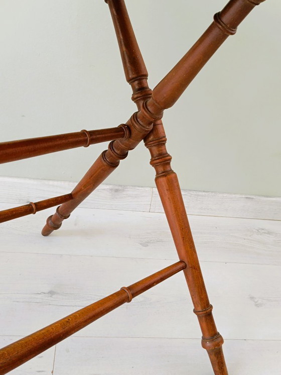 Image 1 of Mesa plegable antigua de madera torneada