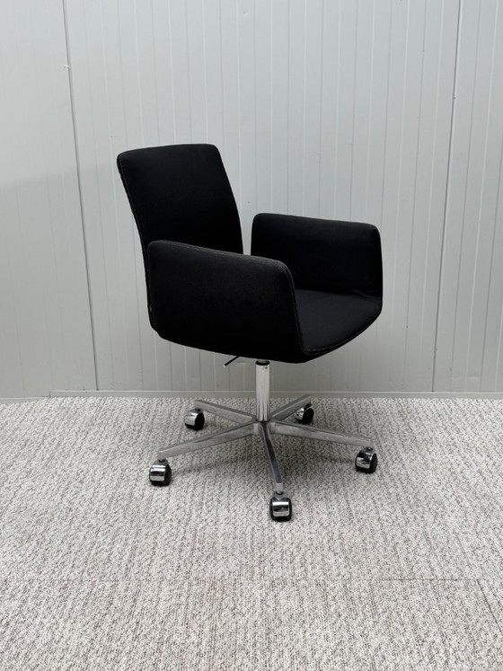 Cor Jalis Conference/Office Chair Design – Metal, Textile (photo 2 of 9)
