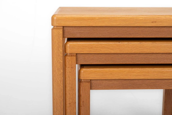 Vintage oak nesting tables by Van Den Berghe Pauvers, 1970s, set of 3 – Side tables, Wood, Mid Century Modern (photo 8 of 10)