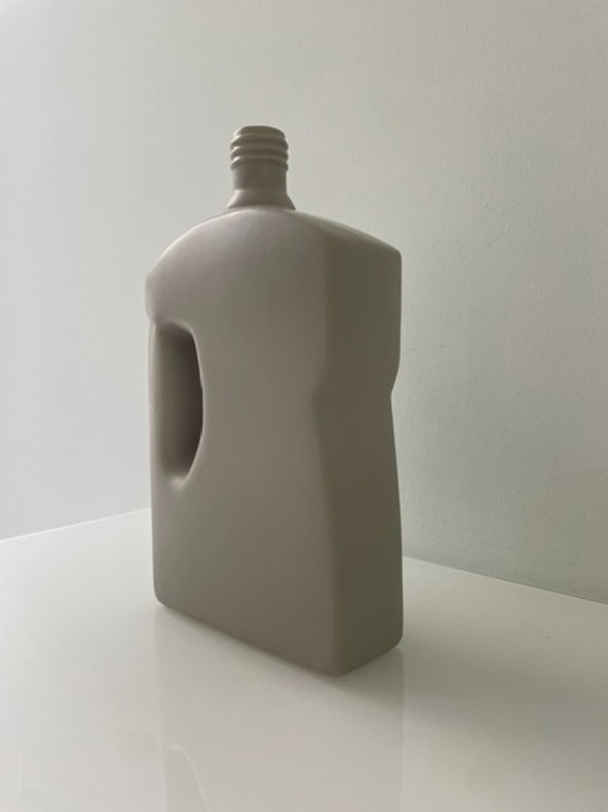 Image 1 of Keramikvase in Form einer Waschmittelflasche