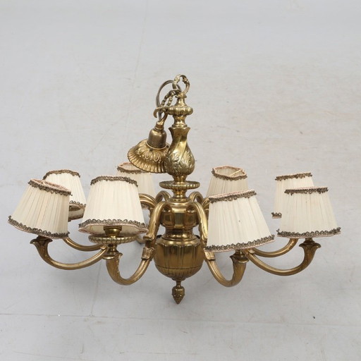 Antique brass chandelier dating from 1920–1930, with eight fittings, dimensions 21 cm wide, 55 cm high and 75 cm deep, in good 