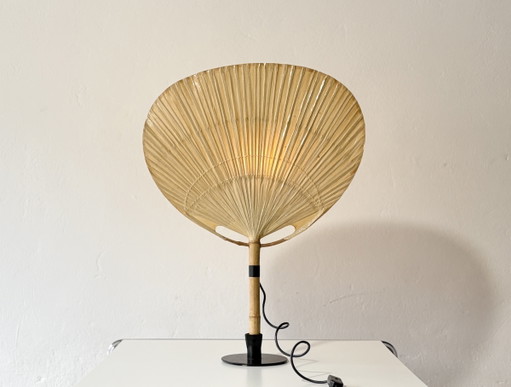 Lámpara de escritorio Uchiwa III de bambú, diseñada por Ingo Maurer para M Design 1975
