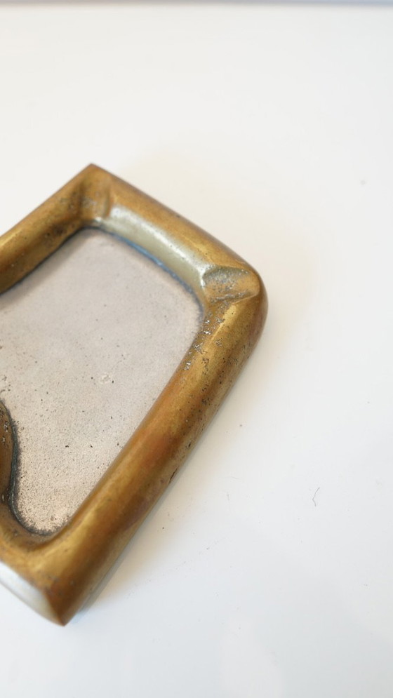 Image 1 of Posacenere asimmetrico in ottone – Design brutalista di David Marshall – Anni '80
