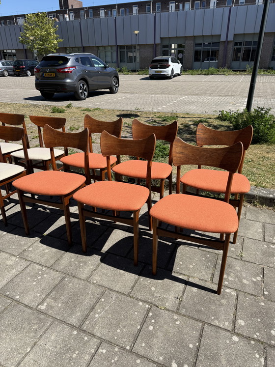 Image 1 of 6 chaises de salle à manger danoises en teck restaurées, années 60