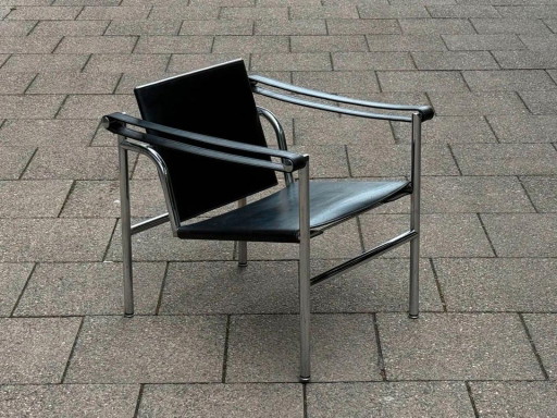 1/2 Le Corbusier Cassina LC1 Fauteuil cuir noir années 90