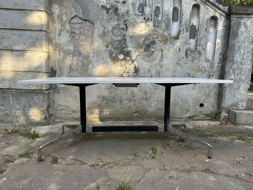 Vitra Eames Segmented table