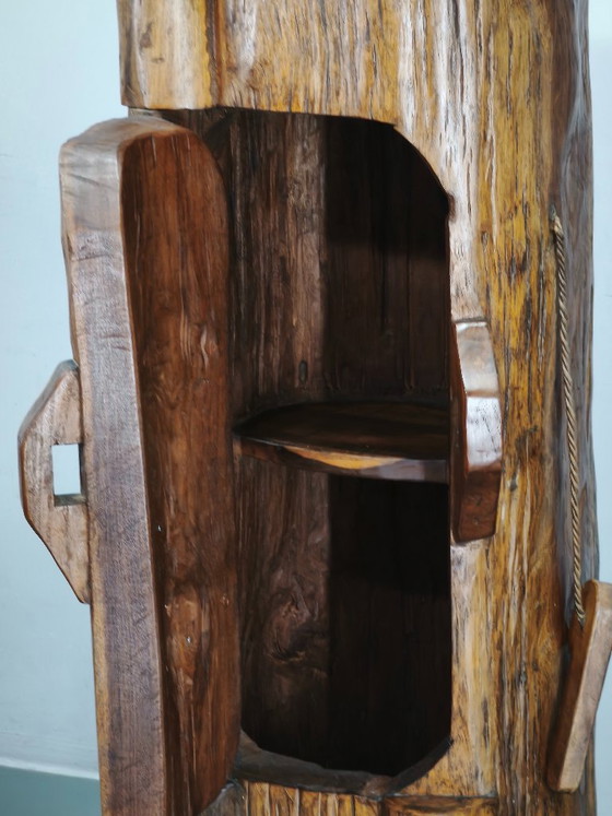 Armoire Sculpturale Brutaliste Française en Bois d'Orme Massif des Années 1960 – Armoires de rangement (photo 9 of 16)