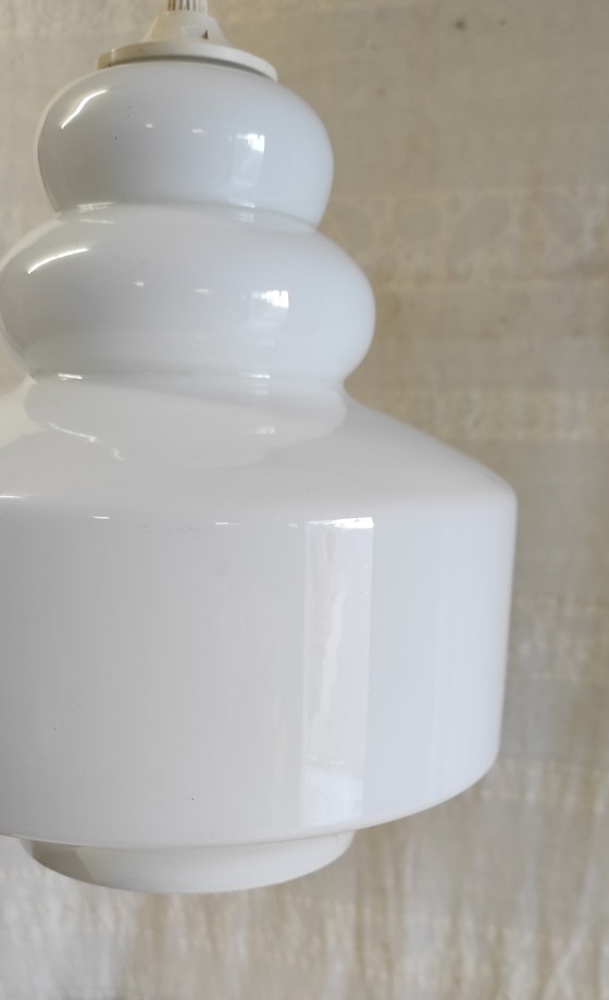 Image 1 of Lámpara colgante de estilo escandinavo con pantalla de cristal opalino - mediados del siglo XX