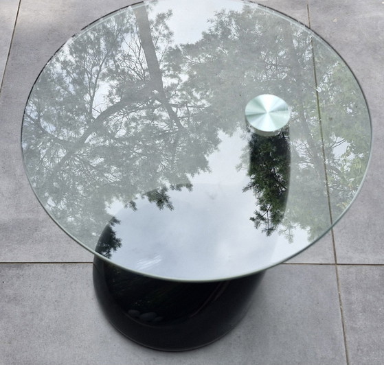 Image 1 of Teardrop-shaped coffee table, black, round tabletop
