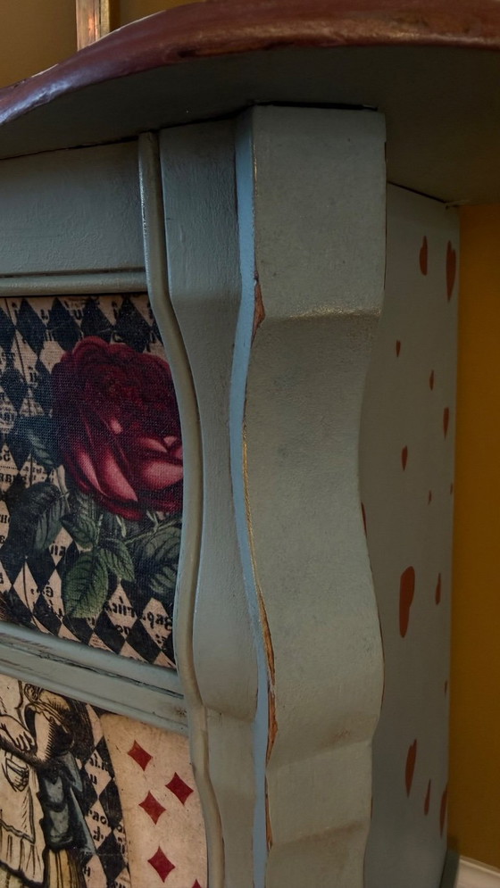 Petite commode Alice au Pays des Merveilles. – Bois (photo 9 of 9)