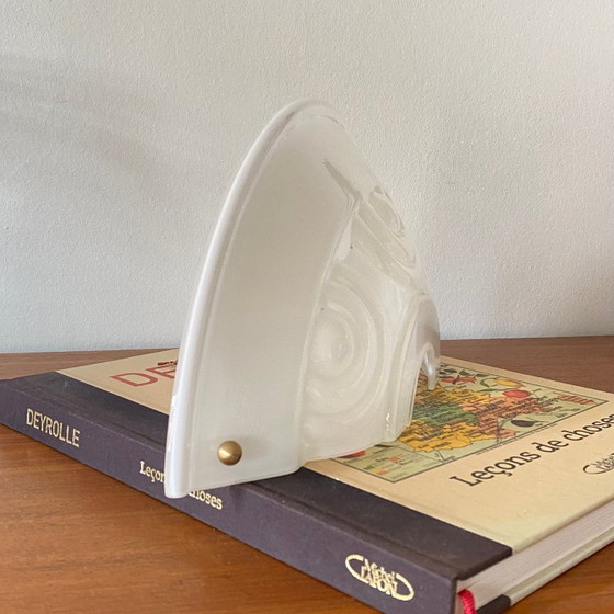 Image 1 of Wandleuchte aus Opalglas, Halbbecken