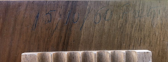 Image 1 of Petit coffret en bois porte-cigarettes artisanal avec chien sculpté - 1960