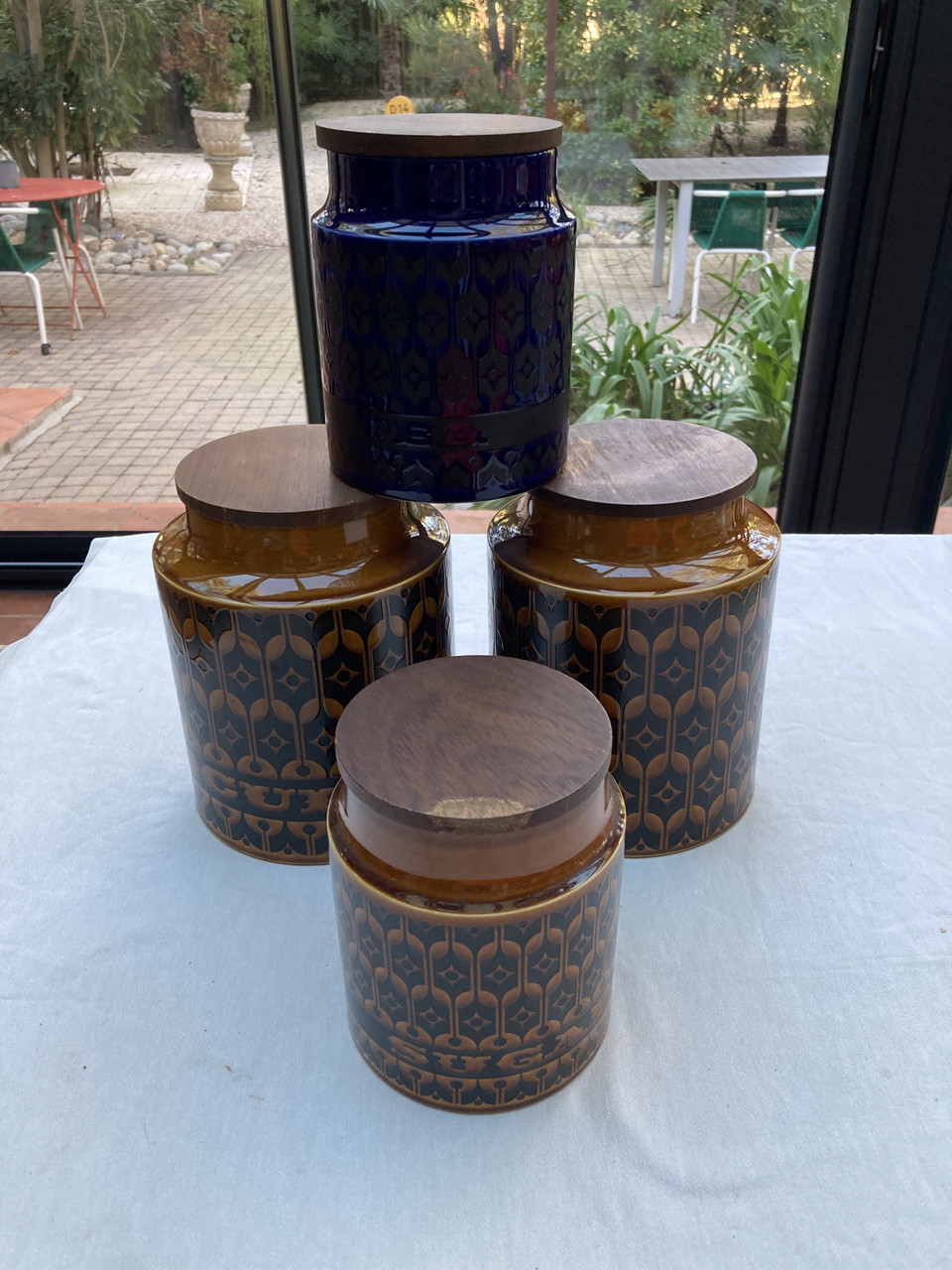 Set à épices Mural Hornsea – Pots Céramique + Support Bois – Vintage
