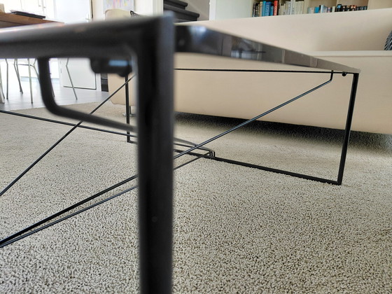 Image 1 of Mesa de centro de diseño de cristal y metal