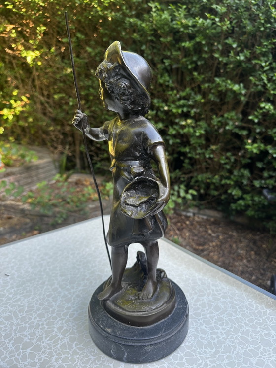 Bronzo con patina verde, "Giovane pescatore" di Hippolyte François Moreau, Francia, circa 1900 – Sculture (photo 6 of 13)