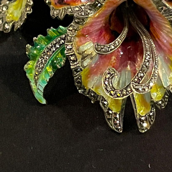 Spilla fiore di orchidea o iris smaltata in argento Mid-Century – Oggetti decorativi, Metal, Art Nouveau (photo 4 of 14)